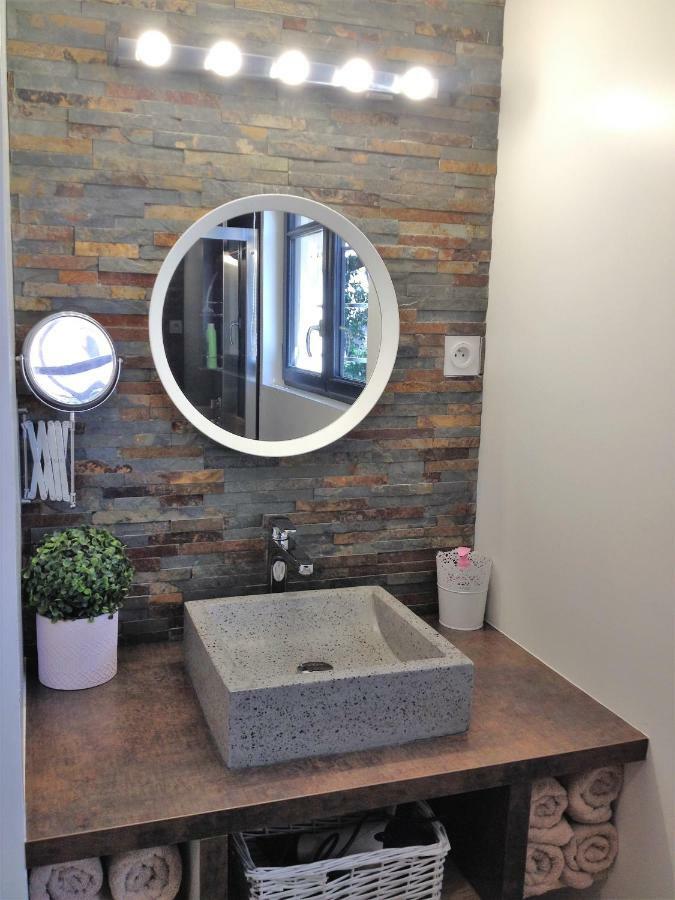Au Vieux Lavoir Avec Parking Prive, Jardin , Climatisation, A 500 M De La Cite *